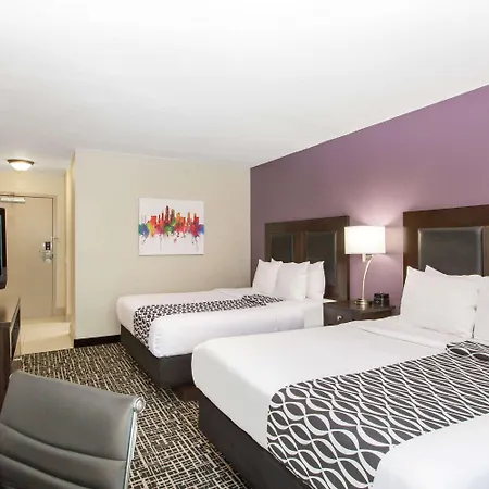 La Quinta By Wyndham Blue Springs Hotel